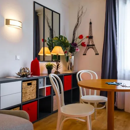 Bright New Studio With Balcony And Parking * Исси-ле-Мулино